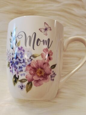 'Mom' Floral Ceramic Mug in Pink and Purple